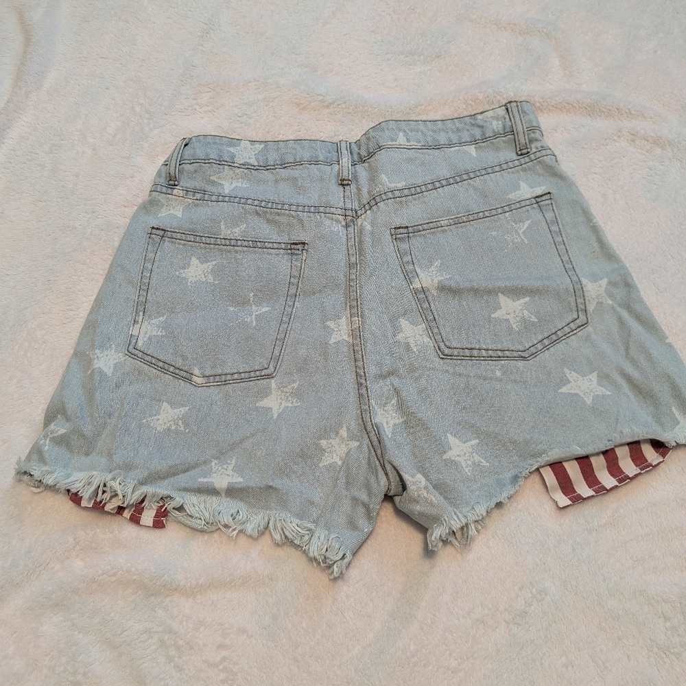 Easel Light Blue Star Patterned Jean Shorts Size Large - Picture 3 of 5
